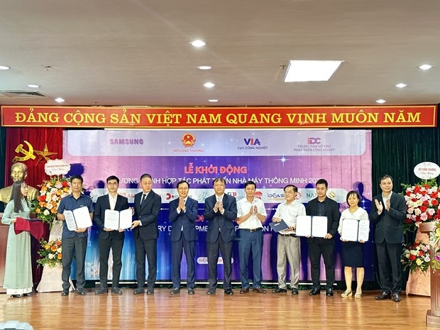 MoIT and Samsung Vietnam start smart factory project